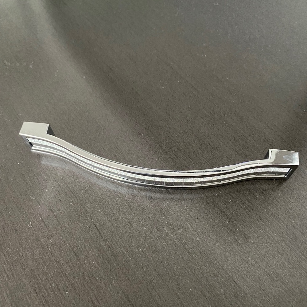 Drawer pulls - Picture 3 of 3